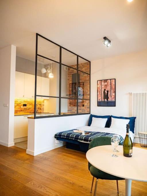 Chic Apartment In Historic Koneser Area วอร์ซอ ภายนอก รูปภาพ