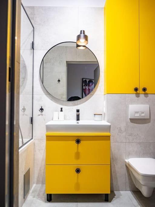 Chic Apartment In Historic Koneser Area วอร์ซอ ภายนอก รูปภาพ