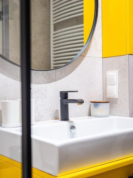 Chic Apartment In Historic Koneser Area วอร์ซอ ภายนอก รูปภาพ